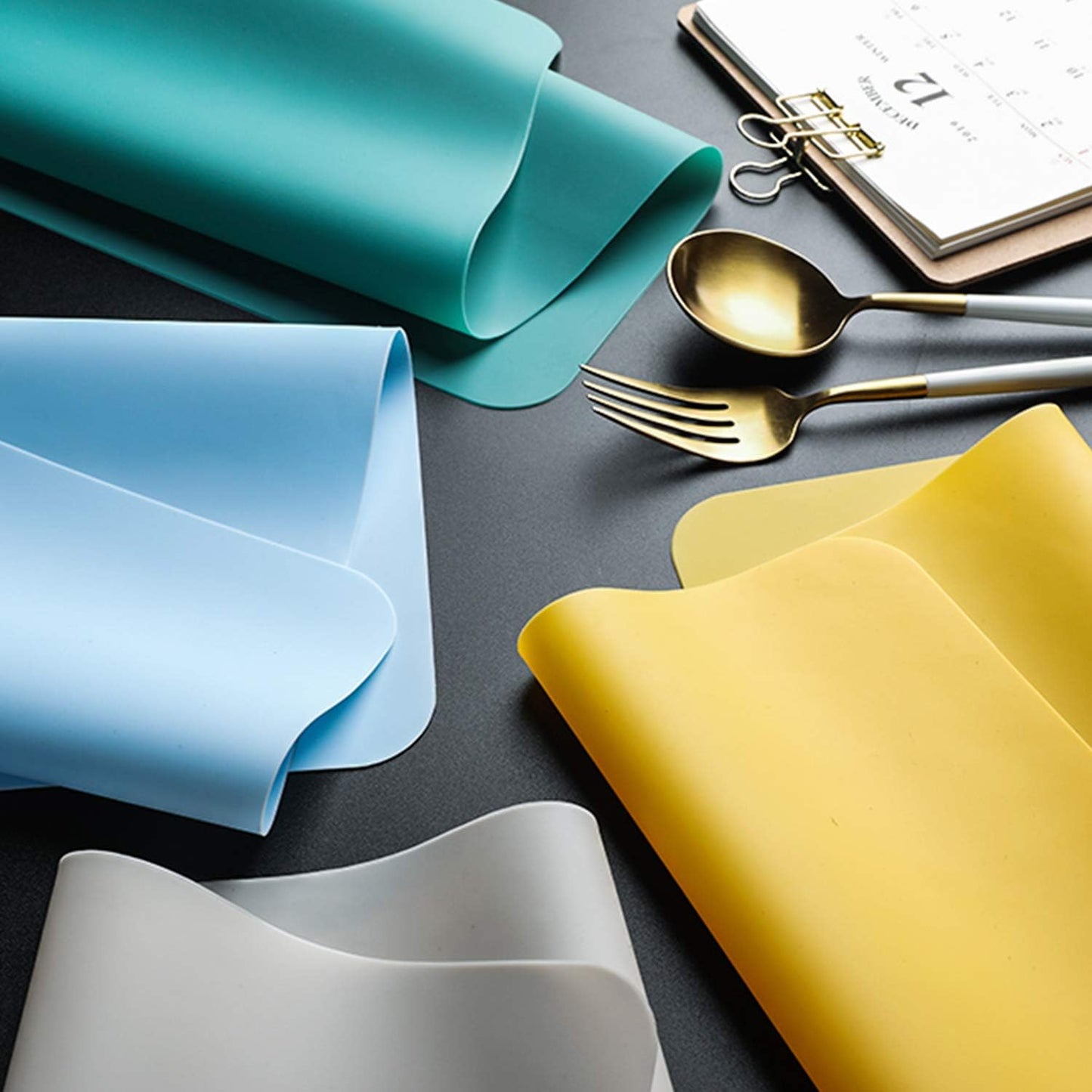 Silicone Placemats, Food-Grade Non-Slip Waterproof, Dining, Stain Resistant, Countertop Protector, Kitchen Counter Mat, Heat Resistant, Baking mat Dishwasher Safe (15.7x11.8Inch-4pack, Blue)